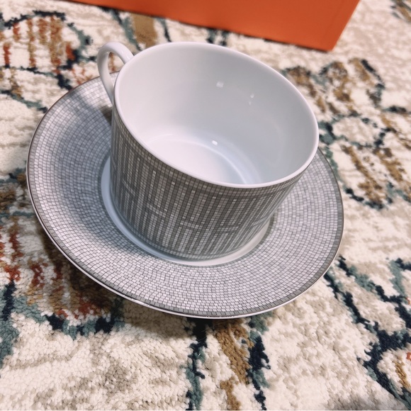 hermes tea cup and saucer set - Picture 3 of 5
